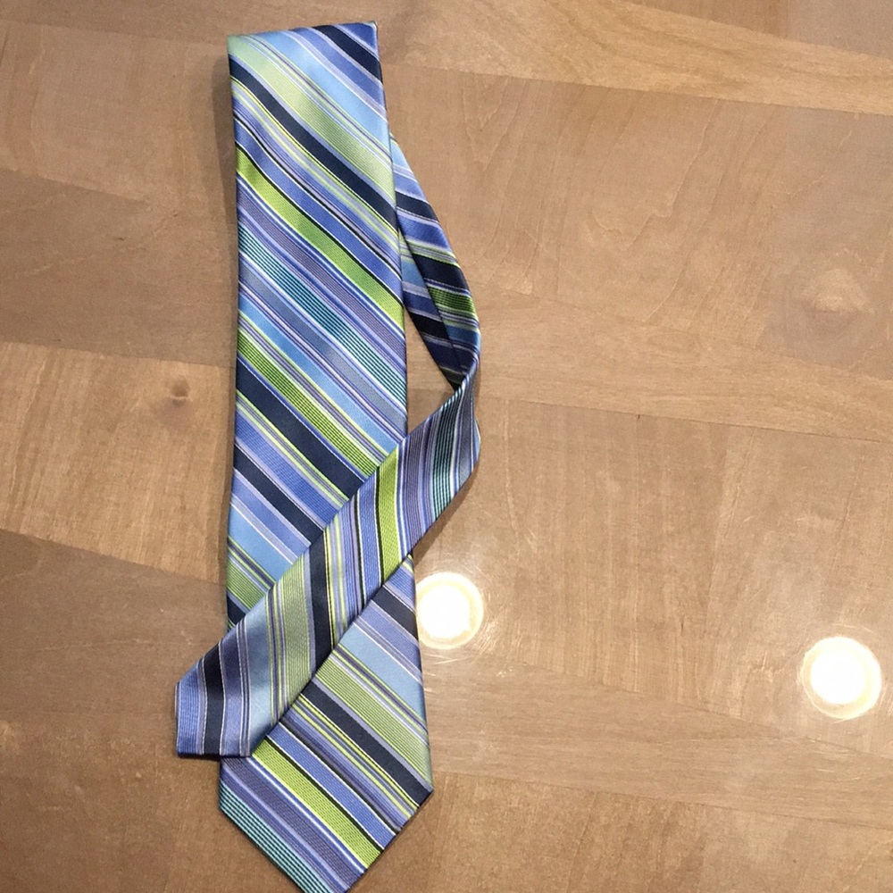 Striped tie. Ike behar brand